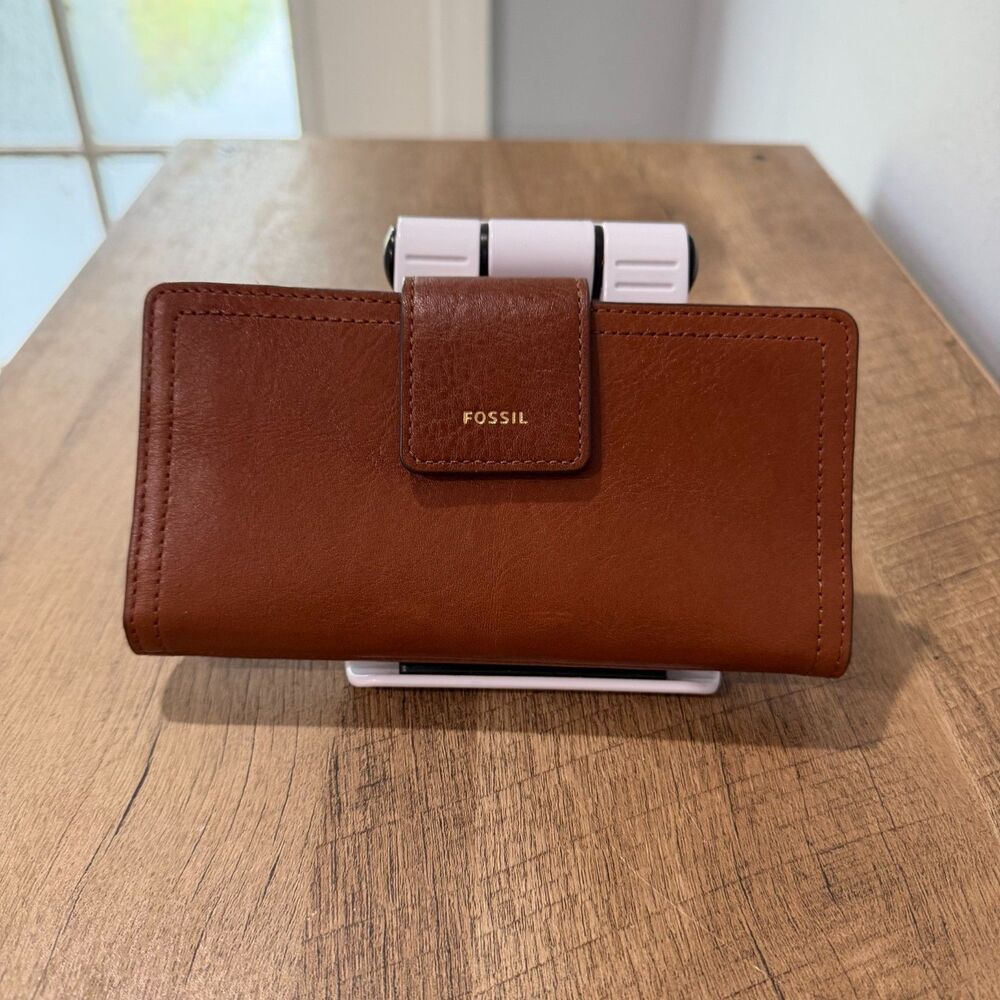 Fossil Logan RFID Tab Clutch Wallet Leather Brown 12 Credit Card Slots Zip Coin